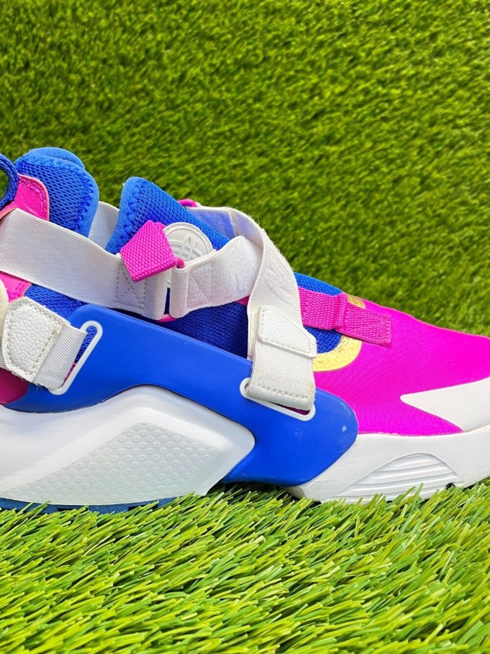 Nike Air Huarache City Girls Size 7Y Purple Blue Running Athletic Shoes Sneakers